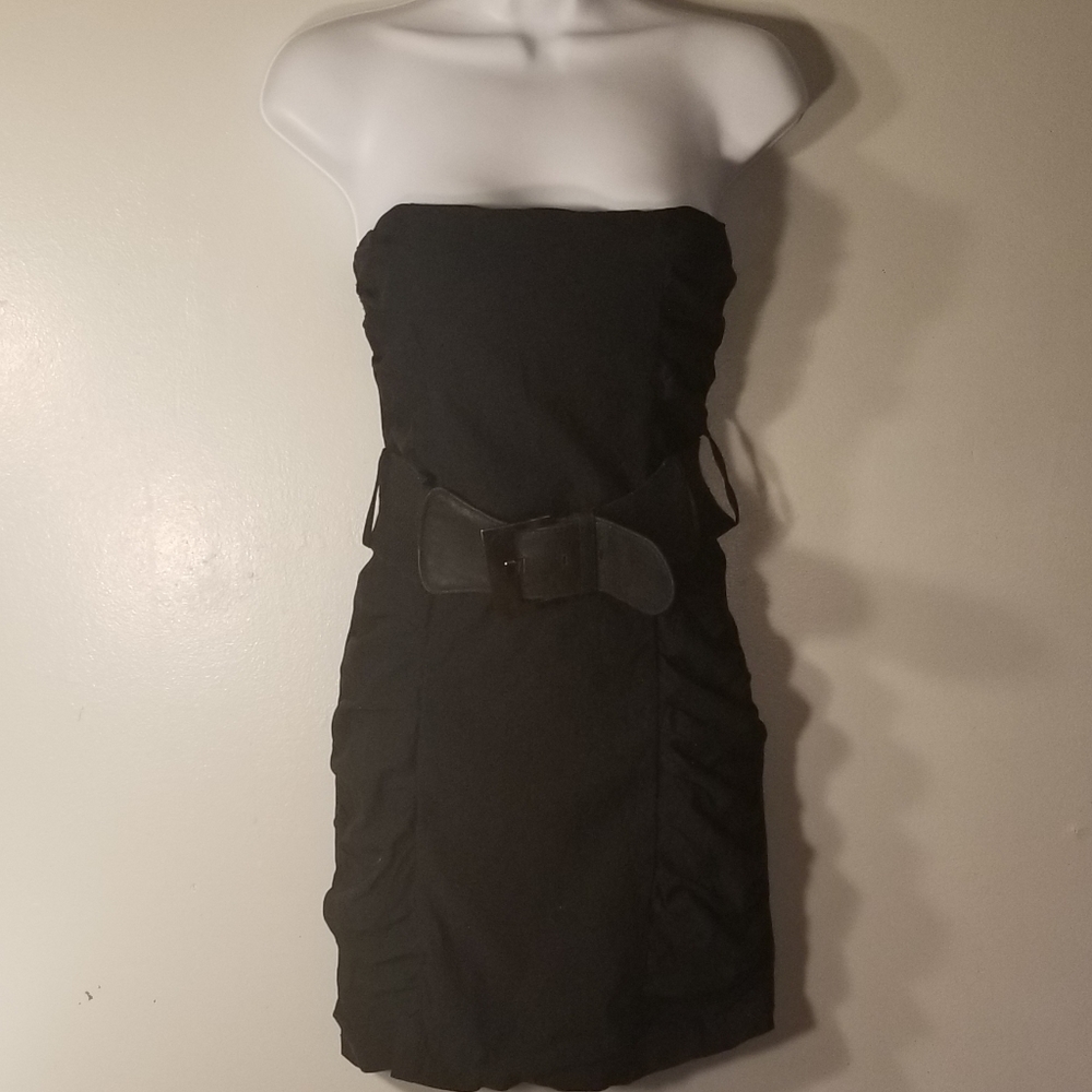 New Mode Belted Strapless Dress